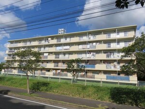 公社住宅花高団地　B棟外観写真