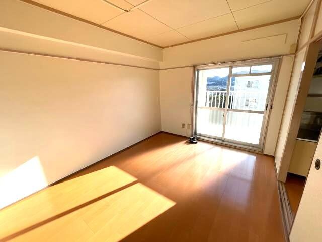 物件内観写真5　(リビング)