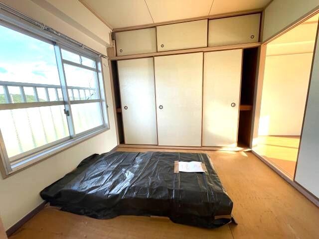 物件内観写真10　(和室（畳は入居時に敷き込み）)