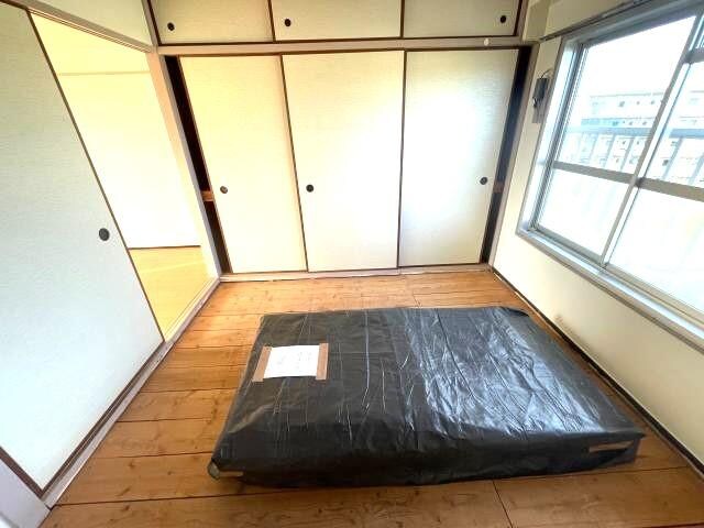 物件内観写真10　(和室（畳は入居時に敷き込み）)