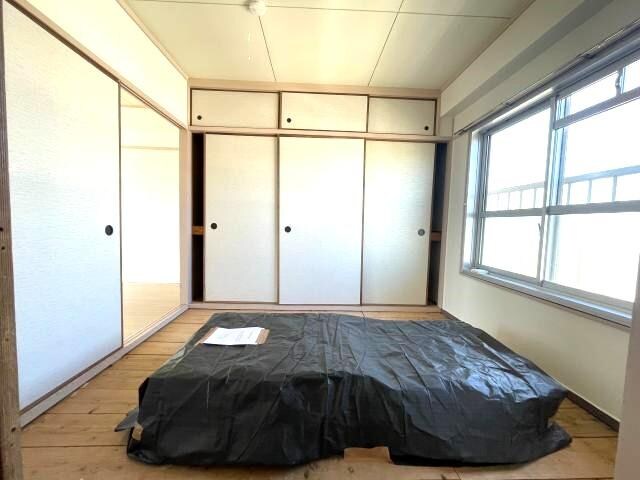 物件内観写真10　(和室（畳は入居時に敷き込み）)
