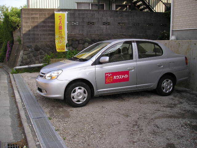 物件外観写真3　(駐車場（サイズ・空き要確認）)