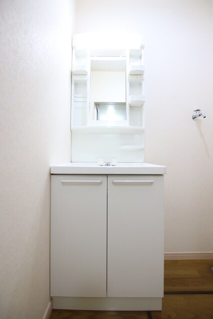 物件内観写真9　(独立の洗面化粧台です♪)