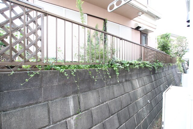 物件内観写真11　(１階室内から撮影)