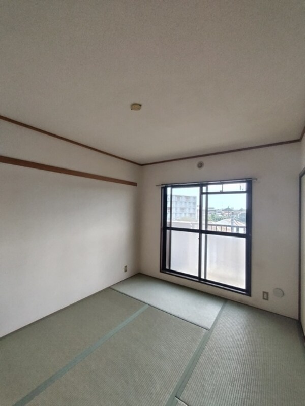 居室(※クリーニング前)
