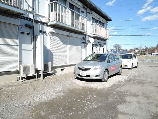 物件外観写真3　(敷地内駐車場（要空き確認）)