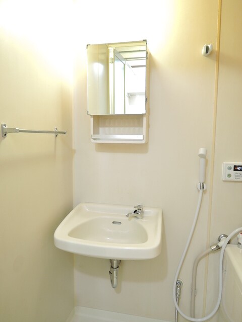 物件内観写真11　(洗面／バスルーム)