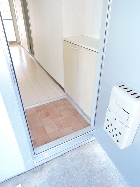 物件内観写真18　(玄関／下駄箱収納有り)