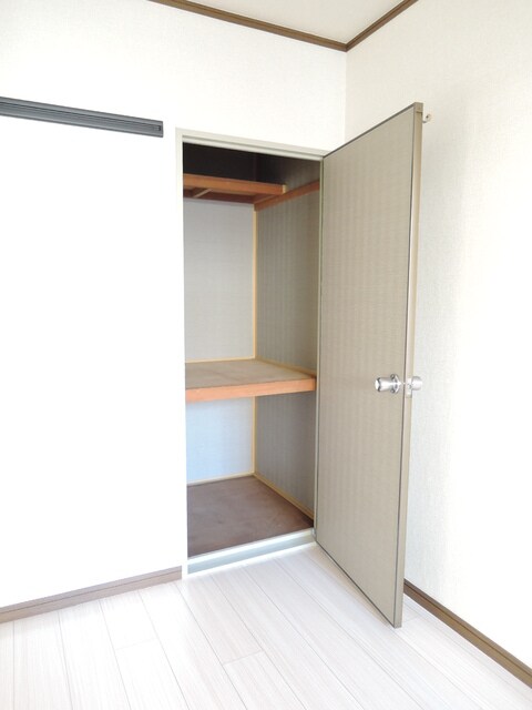 物件内観写真21　(半間収納／北側洋室6帖)