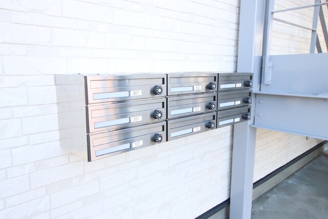 物件外観写真4　(郵便ポスト)