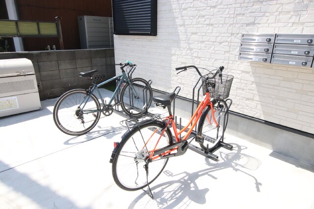 物件外観写真8　(駐輪場・有料(要空き確認))