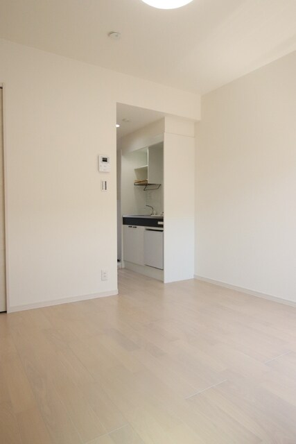 物件内観写真23　(8帖の洋室)