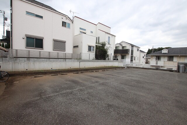 物件外観写真3　(★敷地内駐車場★（有料・要空き確認）)