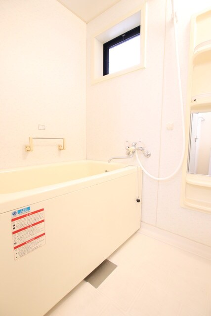 物件内観写真7　(★小窓付きの明るい浴室★)