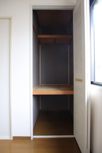 物件内観写真14　(★洋室4.5帖の半間収納★)