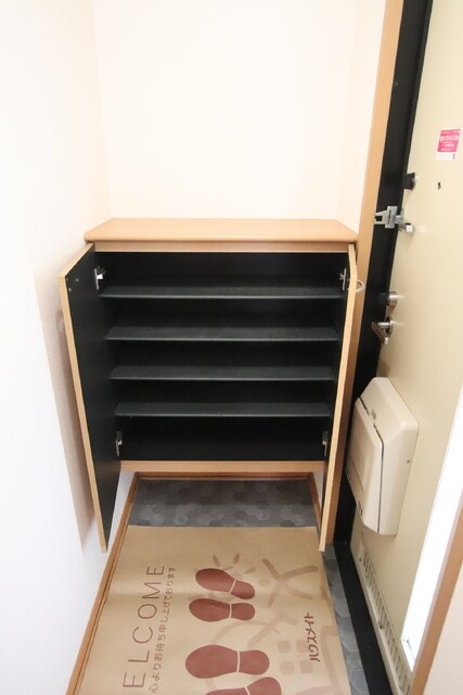 物件内観写真13　(玄関)