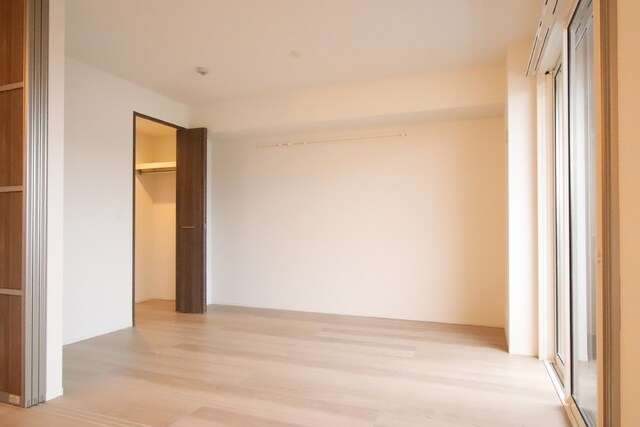 物件内観写真7　(6.1帖の洋室)