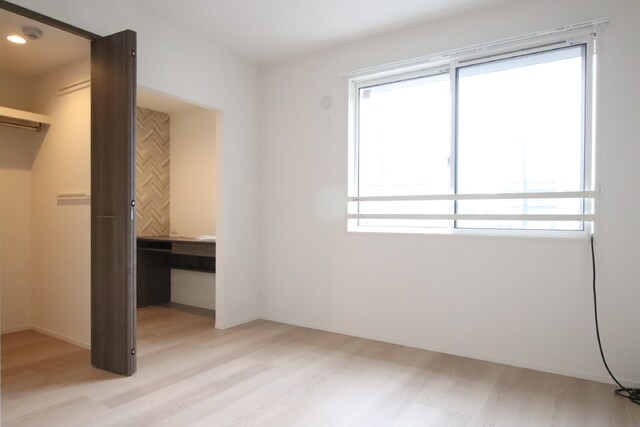 物件内観写真9　(7.4帖の洋室)