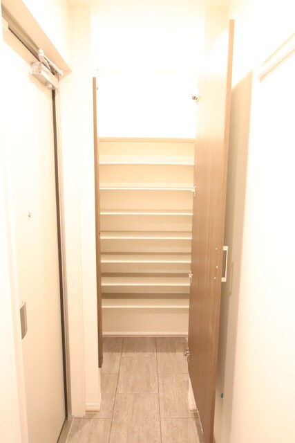 物件内観写真11　(玄関)