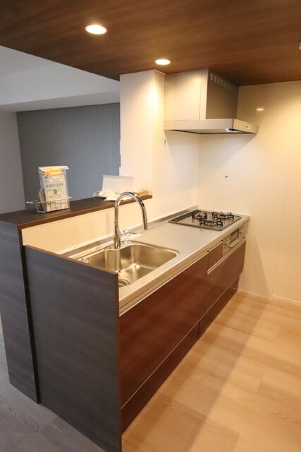 物件内観写真18　(3口コンロ付システムキッチン)