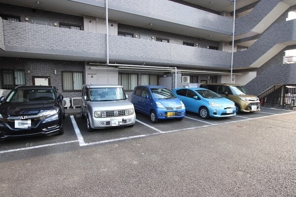 駐車場(敷地内駐車場(別途契約・要空き確認))