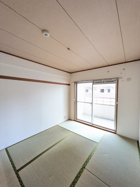 物件内観写真10　(※クリーニング前)