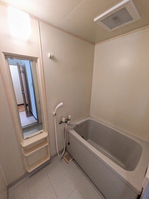 物件内観写真13　(※クリーニング前)