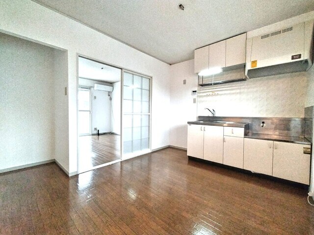 物件内観写真6　(※クリーニング前　エアコン設備ではありません。)