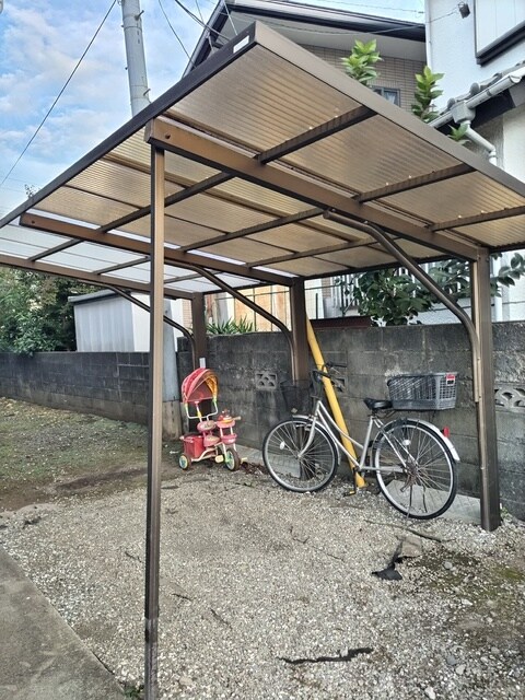 物件外観写真4　(駐輪場)