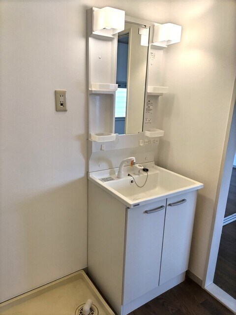 物件内観写真11　(洗面化粧台※クリーニング前)