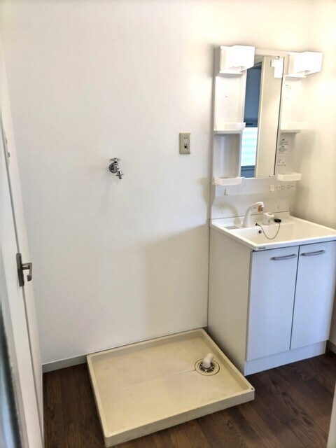 物件内観写真12　(室内洗濯機置場※クリーニング前)