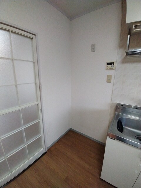 物件内観写真19　(冷蔵庫置場※クリーニング前)