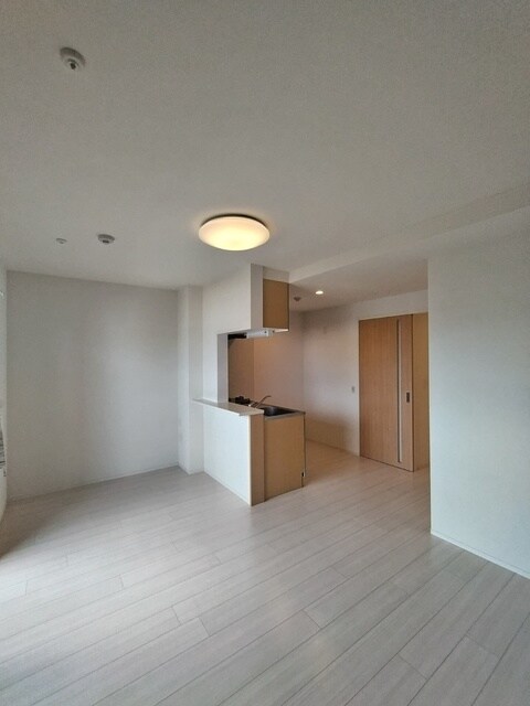 物件内観写真8　(リビング※照明は設備ではございません)