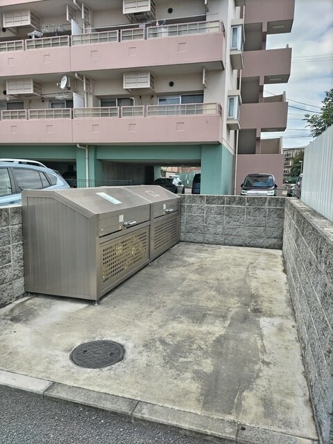 物件外観写真6　(ゴミ置き場)