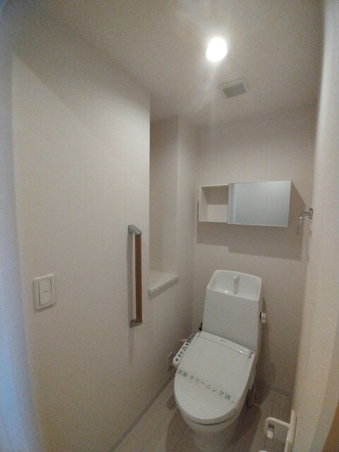 物件内観写真11　(洗浄機能付き便座)