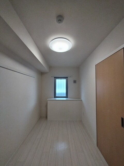 物件内観写真12　(洋室※照明は設備ではございません)