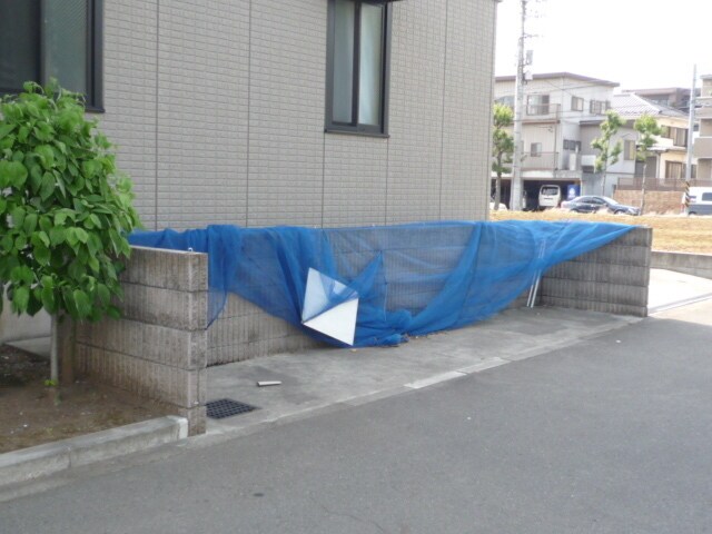 物件外観写真4　(敷地内ごみ置き場)