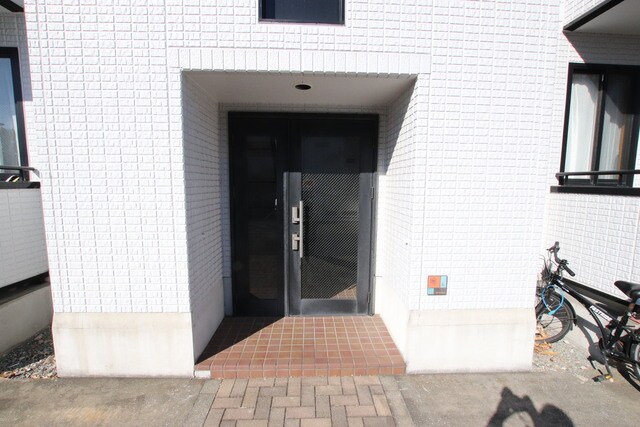物件外観写真7　(建物入り口)