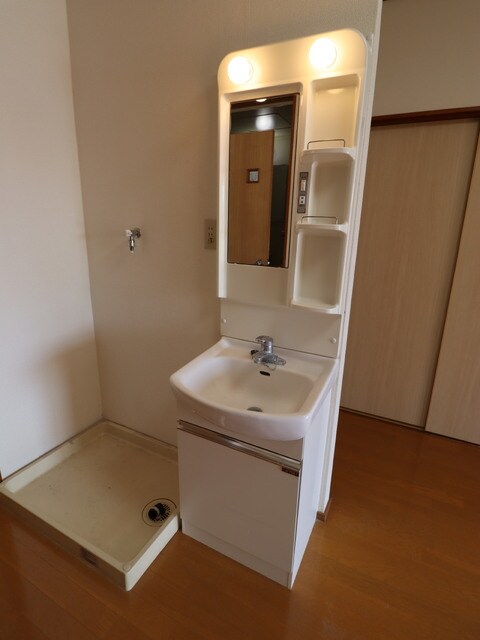 物件内観写真7　(★朝の準備に欠かせない洗面化粧台★)