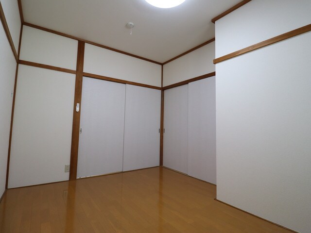 物件内観写真25　(【洋室5.5帖】　お掃除らくらくフローリング★※照明は設備ではありません。)