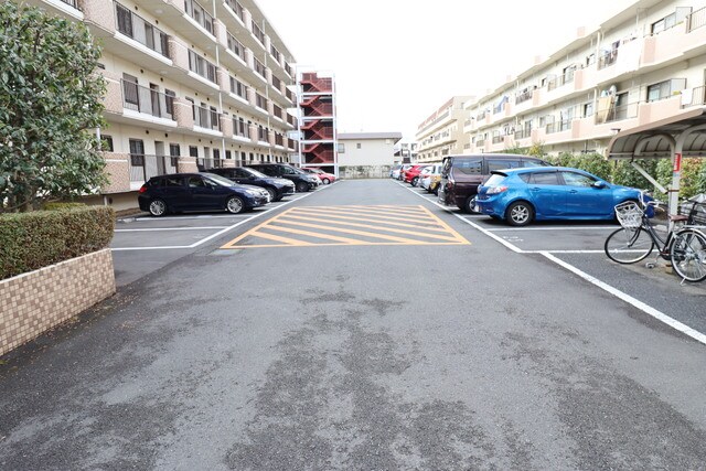 物件外観写真6　(駐車場（要空確認）)