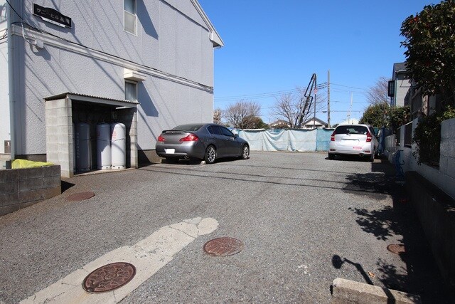 物件外観写真2　(駐車場（要空き確認）)