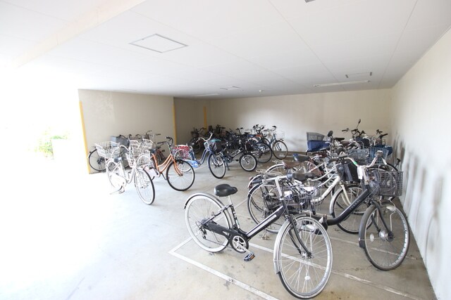 物件外観写真6　(有料駐輪場詳細確認要)