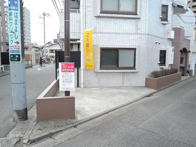 物件外観写真2　(駐輪スペース)