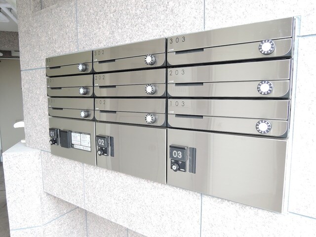 物件外観写真3　(メールボックス・宅配ボックス)