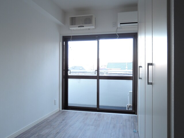 物件内観写真8　(洋室4.3帖)