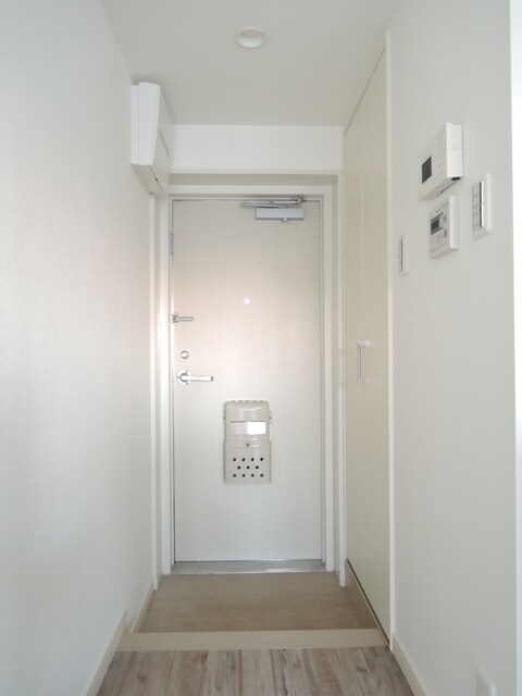 物件内観写真13　(玄関)