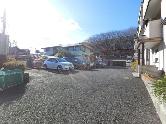 物件外観写真3　(駐車場（要空き確認）)