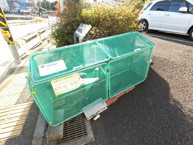 物件外観写真4　(敷地内ゴミ集積所)