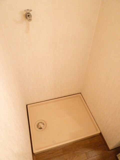 物件内観写真11　(洗濯機置場)